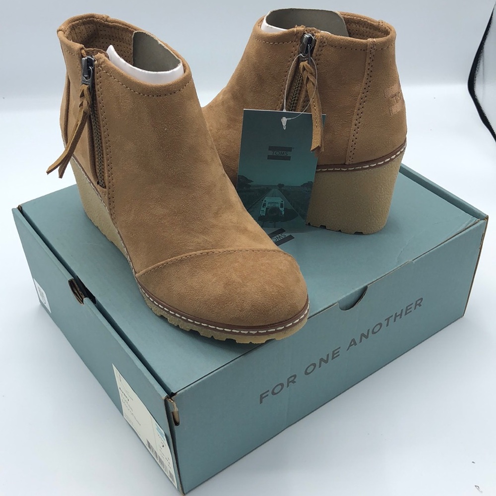 NWT Toms Avery Booties